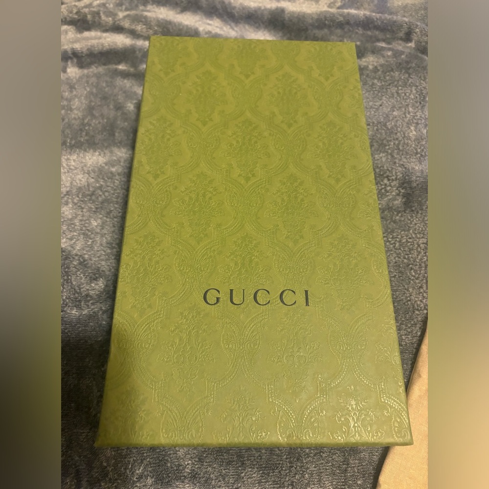 Fabulous GUCCI gold sneakers, worn once. Original laces and with gold purchased. - Picture 6 of 11